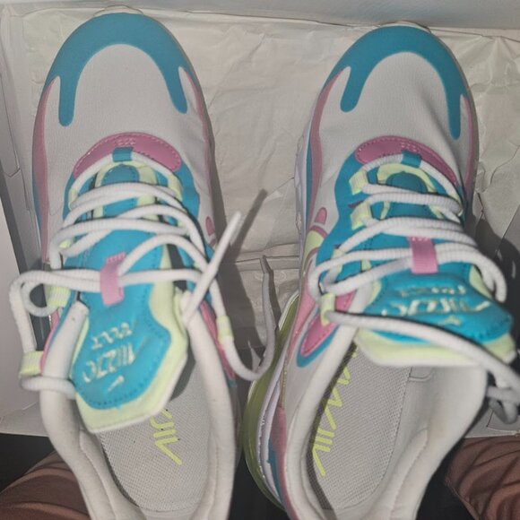 Nike Shoes - Women's size 7.5 AirMax React 270